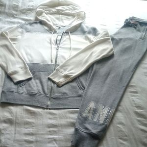 Victoria's Secret set medium size top extra small size joggers brand new